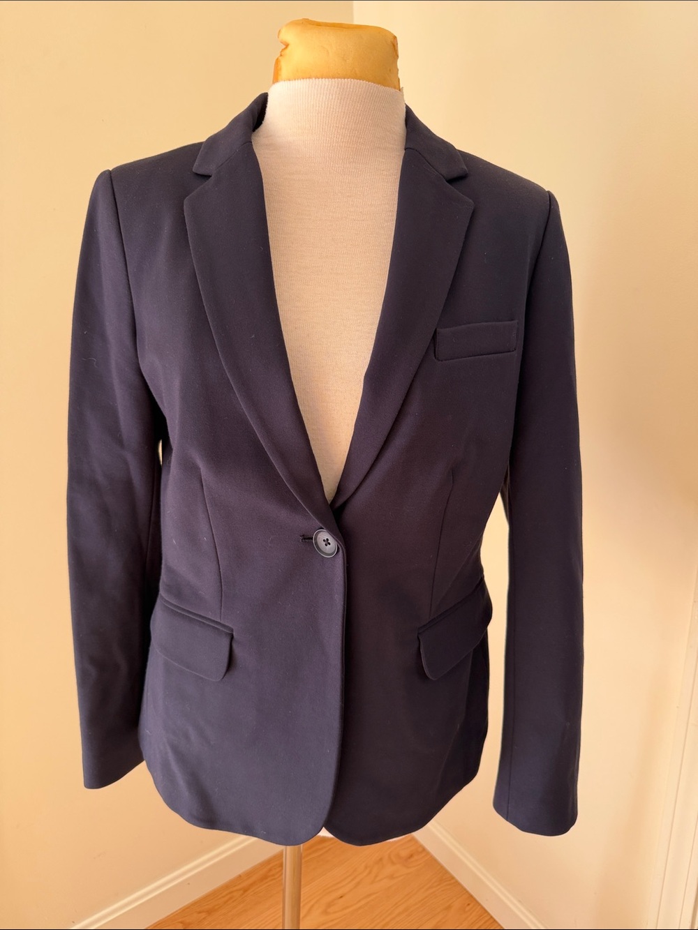 Boden Wonens 8R navy one button blazer .